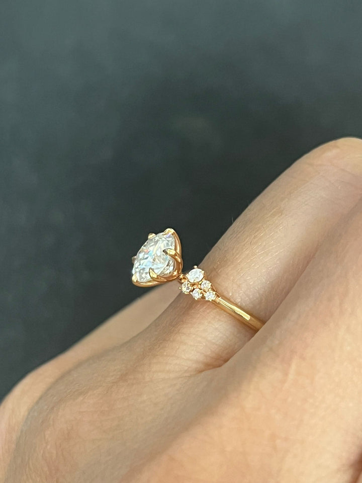 Elegant 14K Rose Gold Round Moissanite Engagement Ring