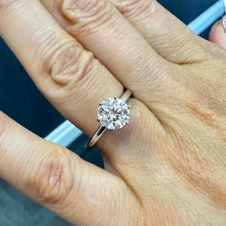 Round Solitaire Lab-Grown Diamond Engagement Ring in 14K Gold - Item - xnuj1523-100