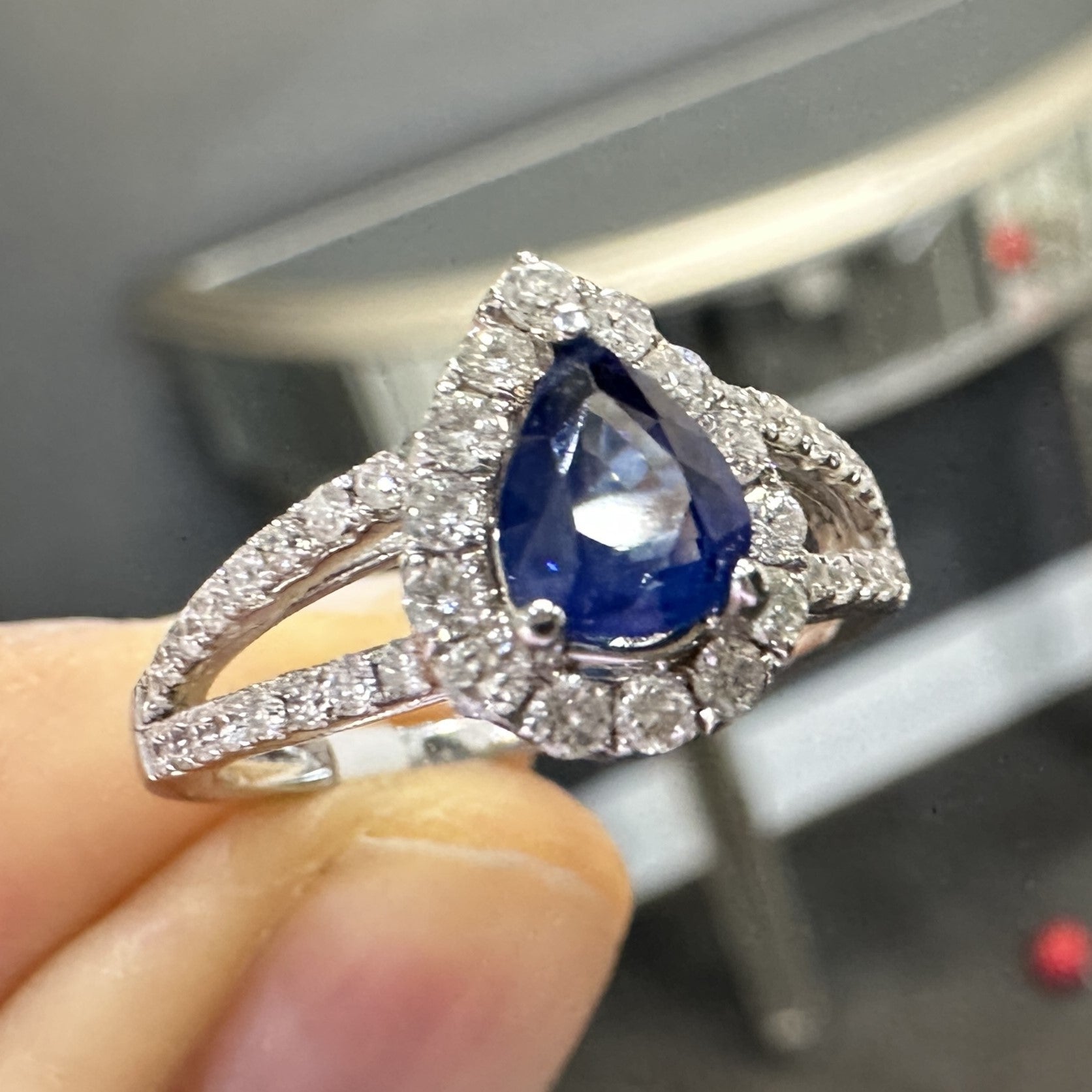 Elegant Pear-Shaped Blue Sapphire Ring