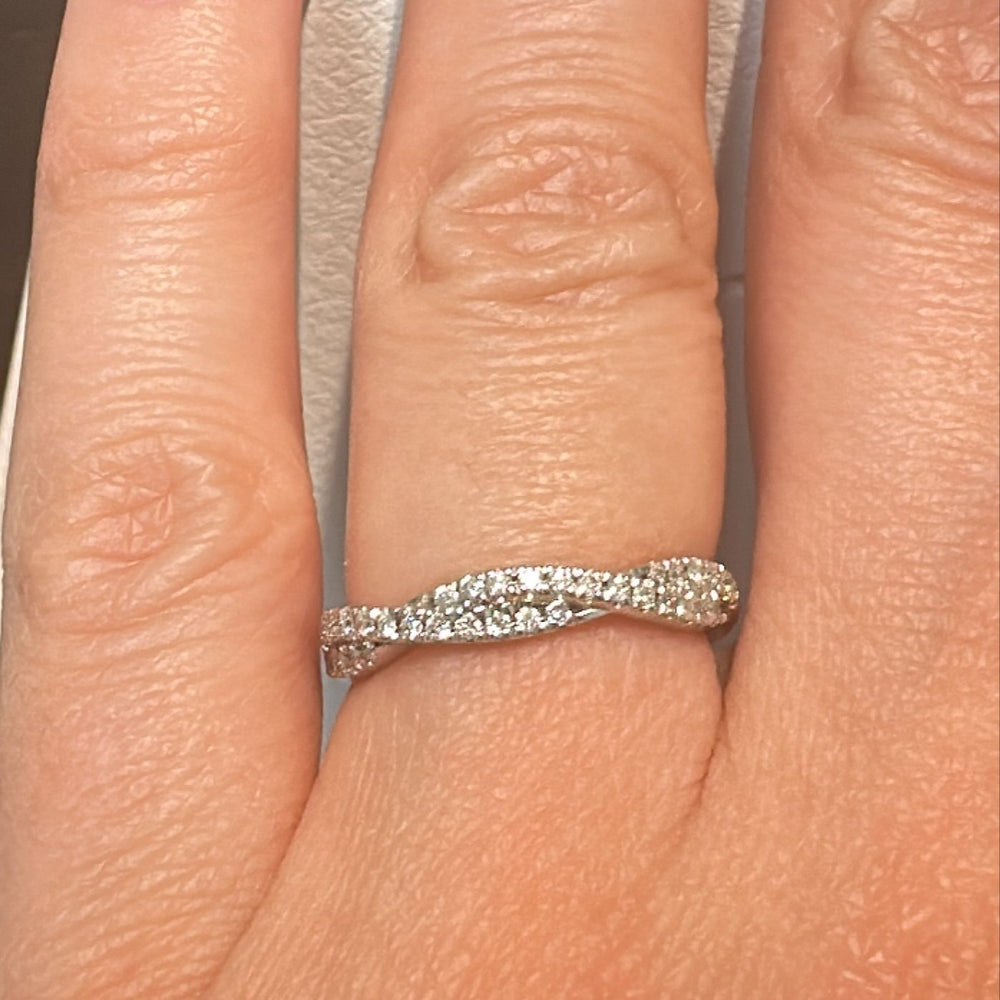 Twisted diamond band with 0.19 CT diamonds in 14K/18K gold or platinum.