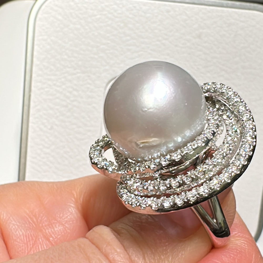 17.1mm White South Sea Pearl ring with 2.06 ct lab-grown diamonds in 18K gold.