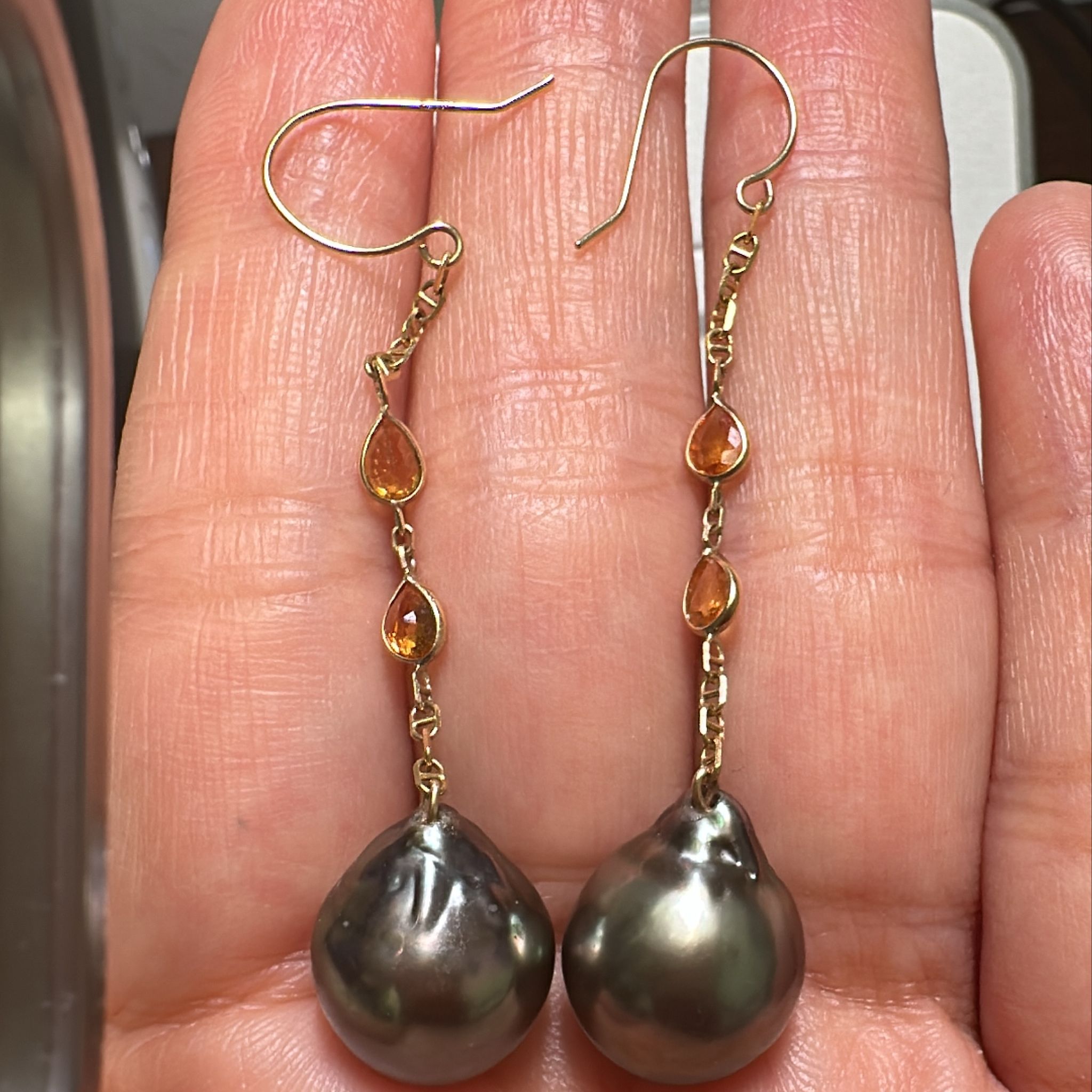 12.8mm Tahitian pearl earrings with yellow sapphire in 14K yellow gold.