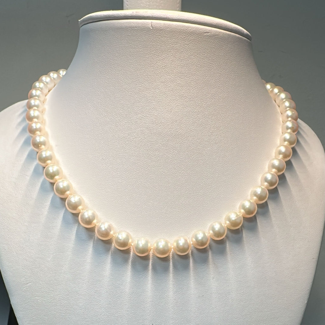 AA-quality Akoya white pearl necklace, 47 pearls (8.95-8.5mm), 14K white gold clasp with 6 small diamonds.