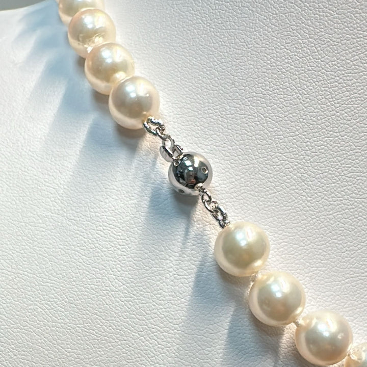 AA-quality Akoya white pearl necklace, 47 pearls (8.95-8.5mm), 14K white gold clasp with 6 small diamonds.