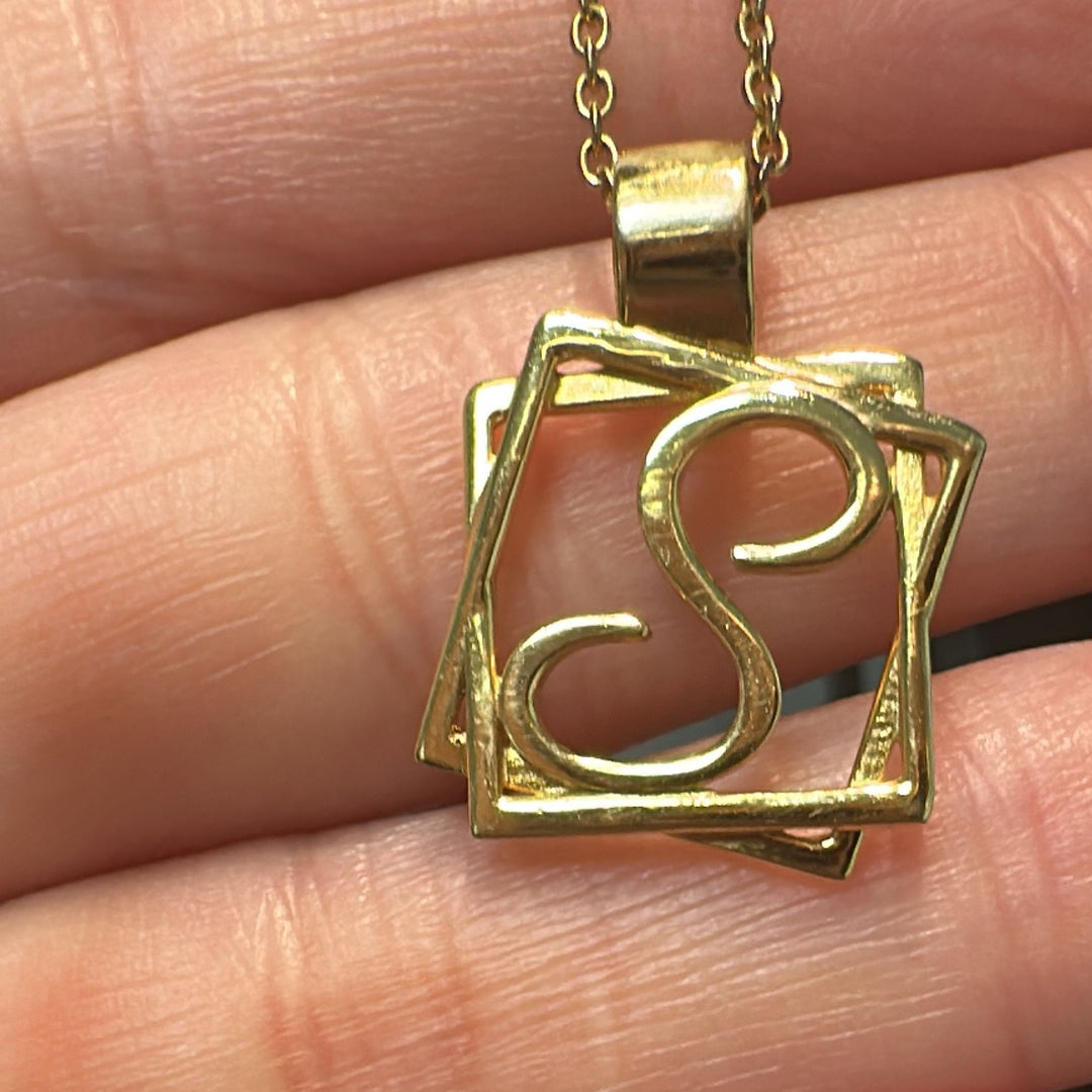 10K gold initial "S" pendant with a geometric square frame design.