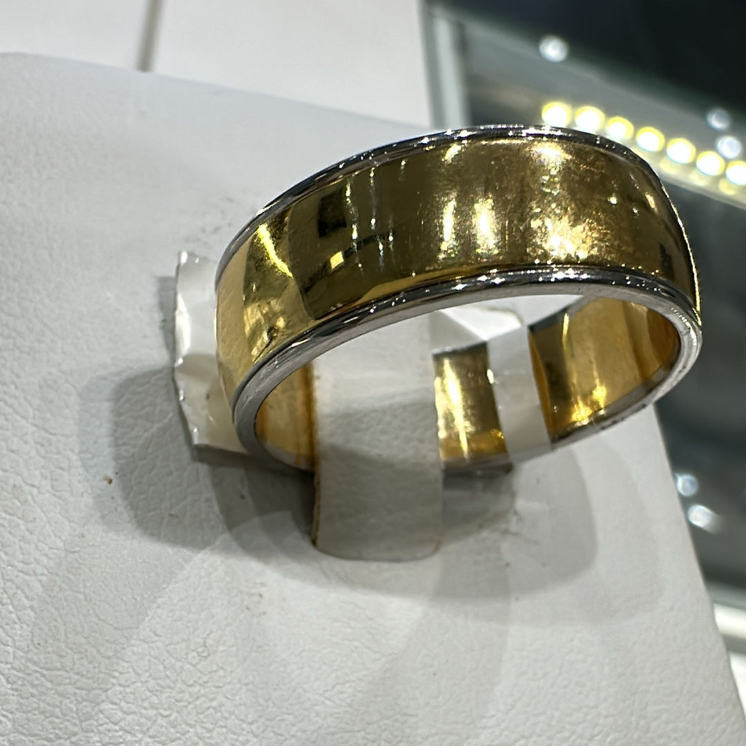 Men’s 10K two-tone gold wedding band with high polish and 7.30 mm width