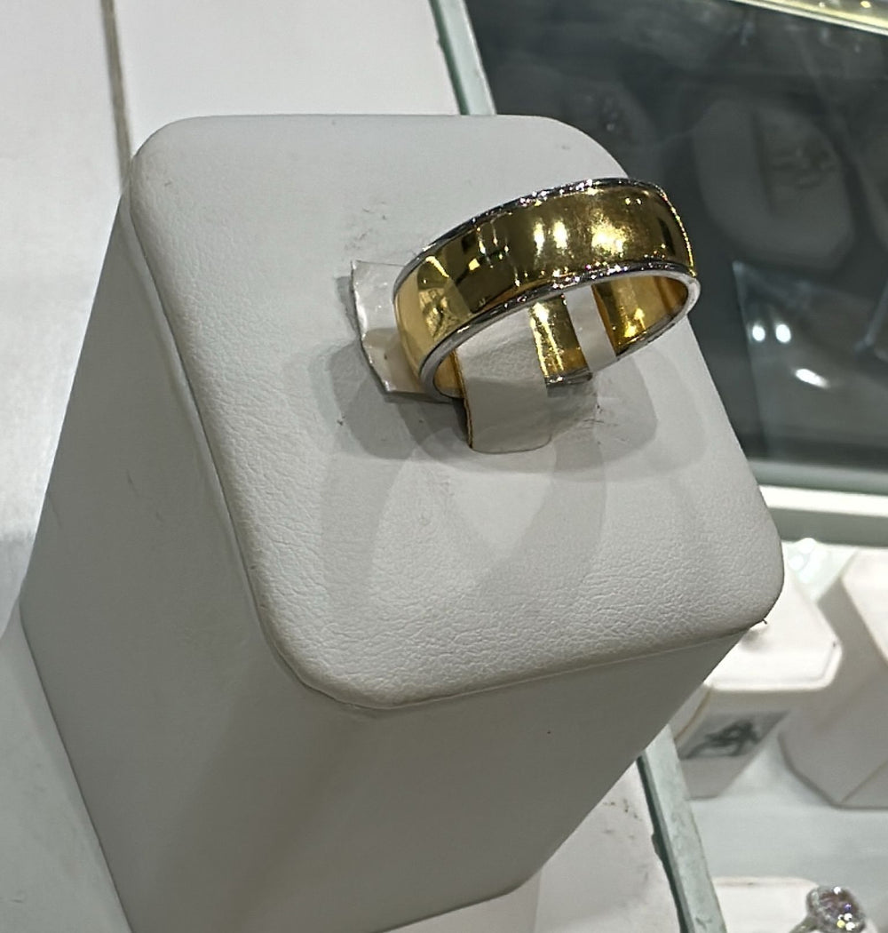 Men’s 10K two-tone gold wedding band with high polish and 7.30 mm width