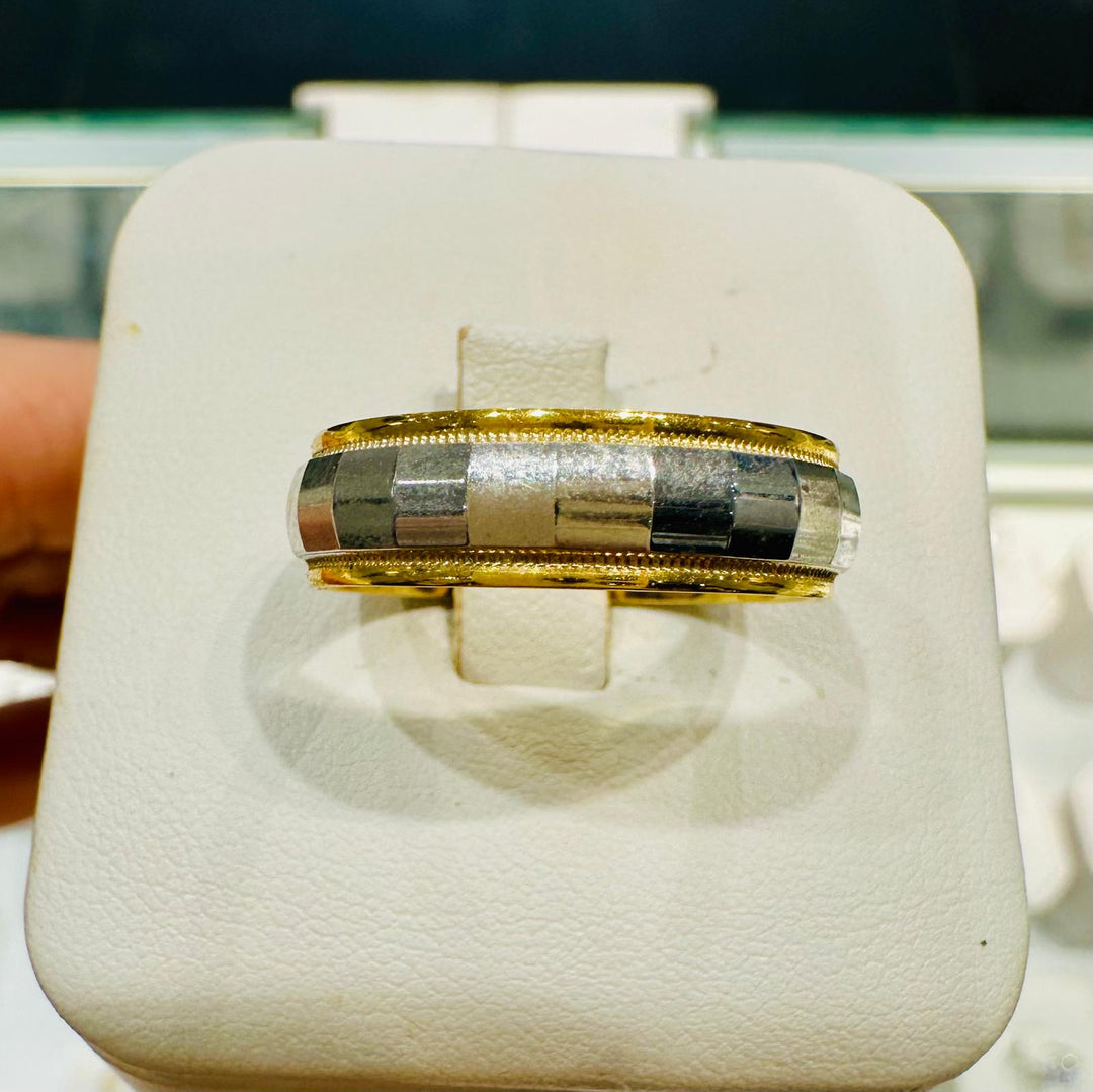 10K two-tone men’s wedding band with checker-textured white gold center and yellow gold edge