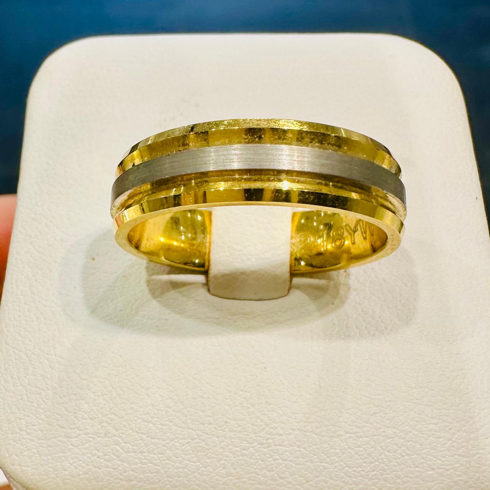 10K men’s wedding band with satin white gold center and polished yellow gold beveled edges