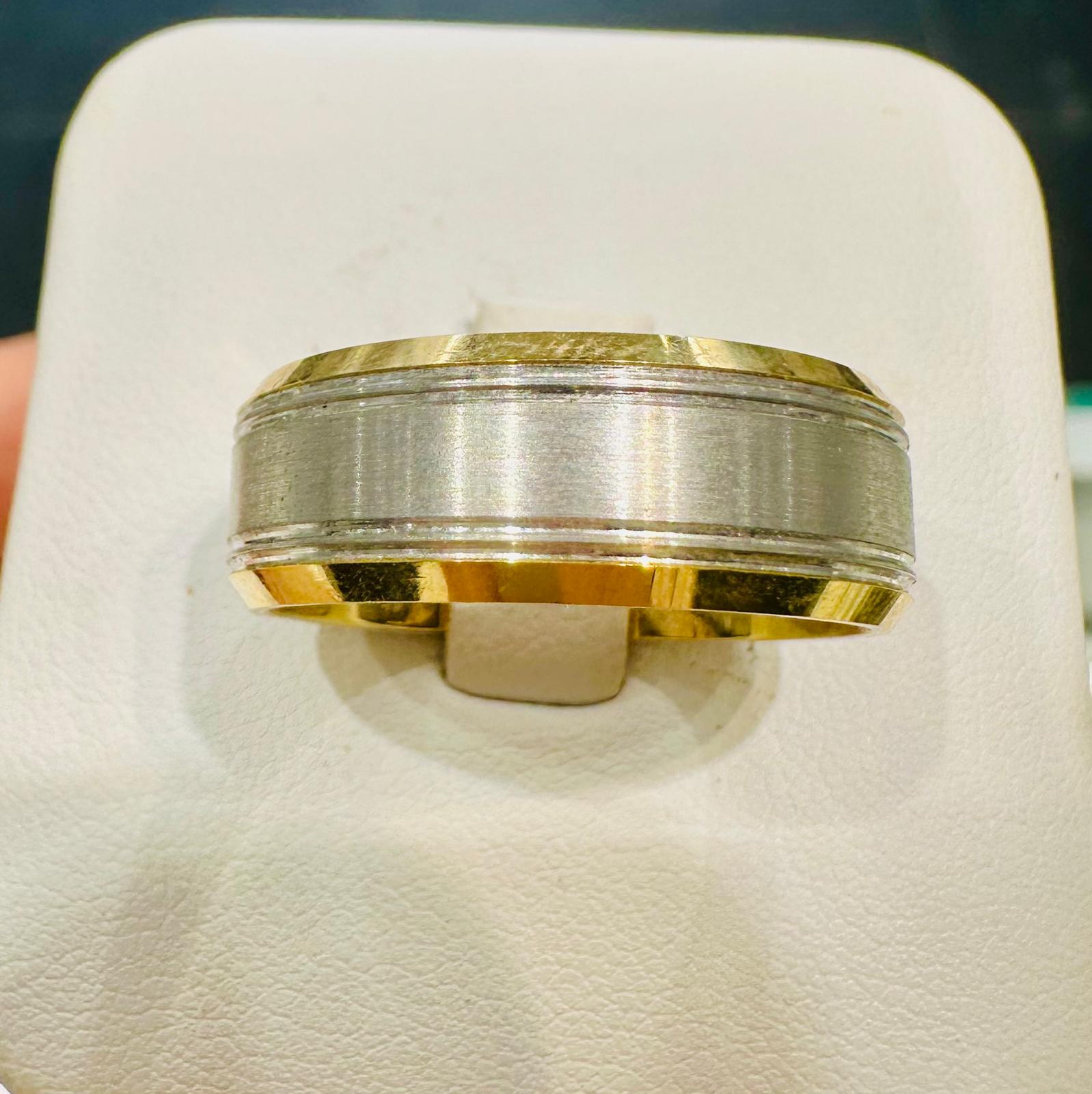 10K men’s wedding band with brushed white gold center and polished yellow gold beveled edges