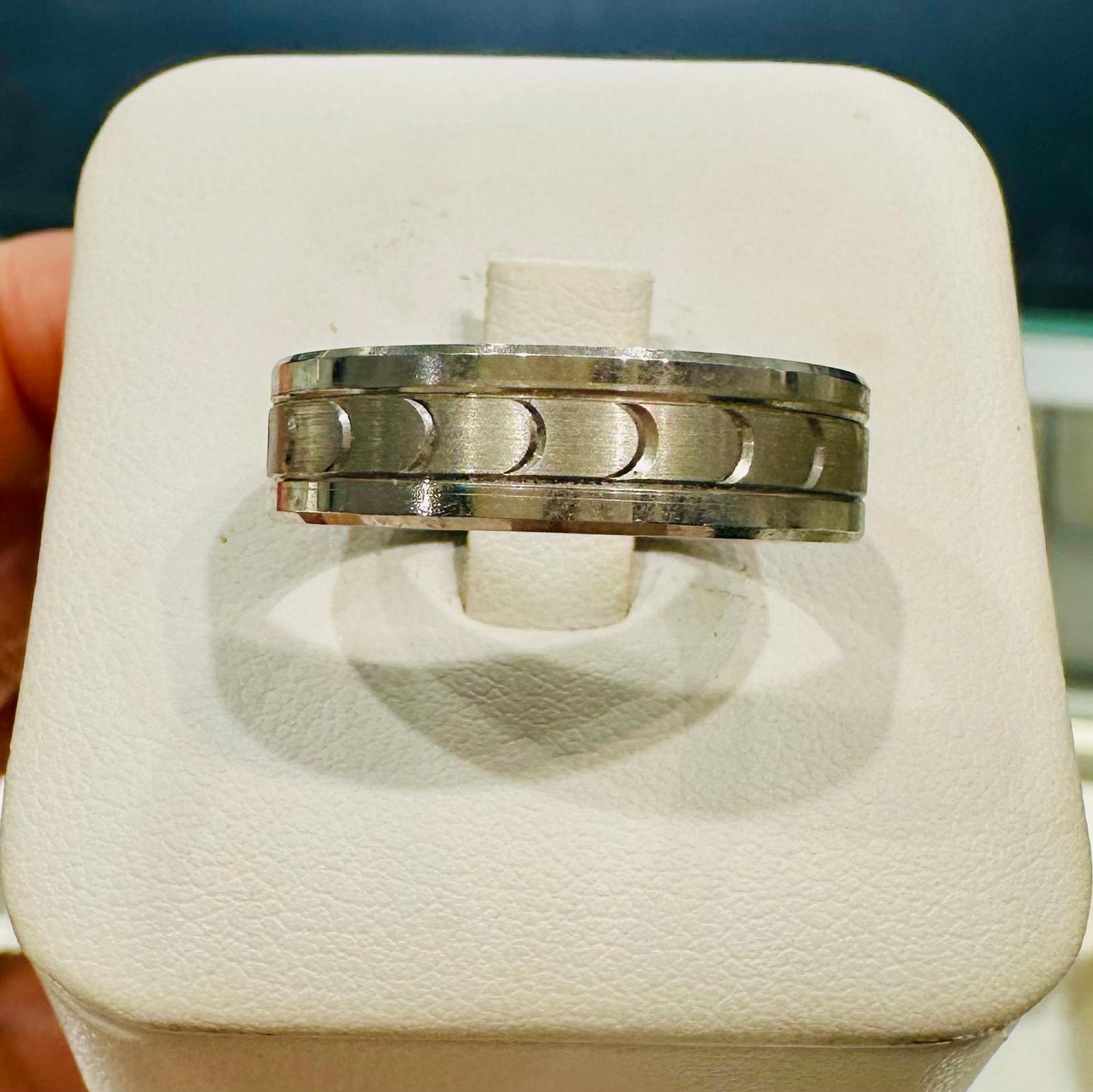 10K white gold men’s wedding band with crescent groove satin center and polished edges