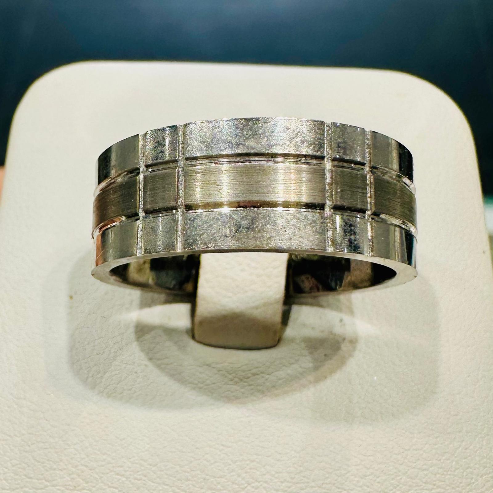 10K white gold men’s wedding band with brushed center and block-style grid pattern