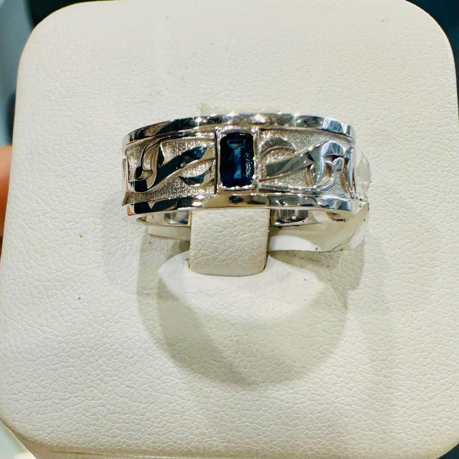 10K white gold men’s ring with lab-grown sapphire and textured abstract openwork design