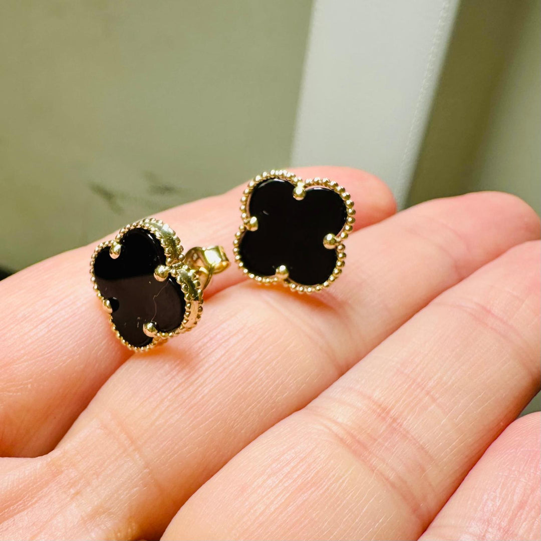 10K gold flower-shaped stud earrings with black onyx and beaded edges
