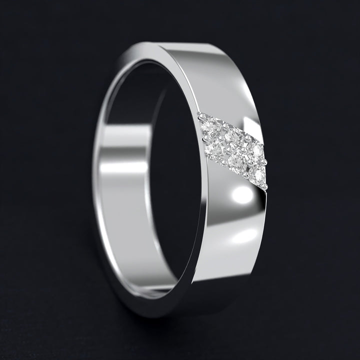 men’s band with center-set diamond cluster