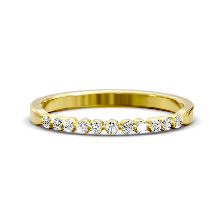 Tapered band with shared prong set round diamonds in minimalist design