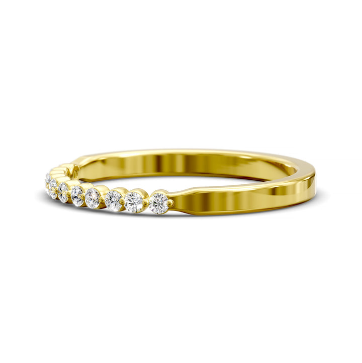 Tapered band with shared prong set round diamonds in minimalist design