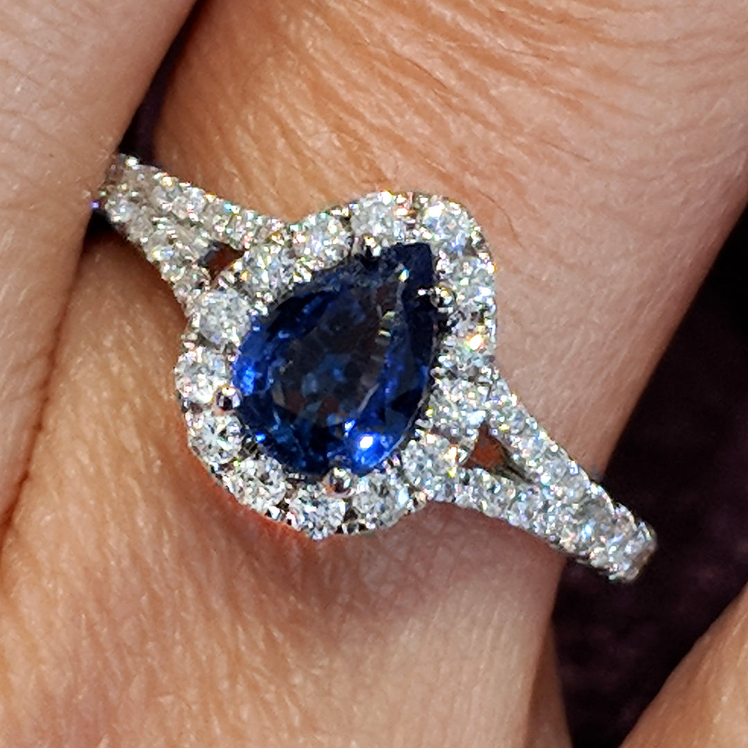 Chic Pear-Shaped Blue Sapphire Ring with Diamond Split Shank in 14K Gold