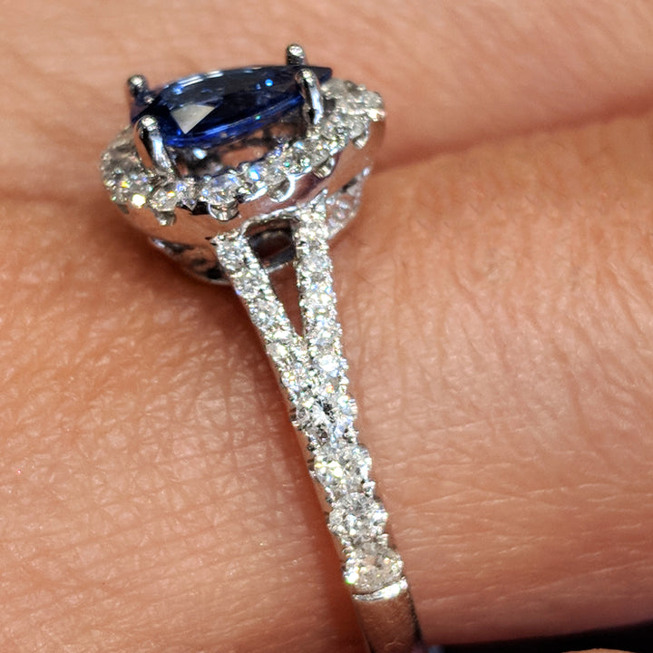 Chic Pear-Shaped Blue Sapphire Ring with Diamond Split Shank in 14K Gold